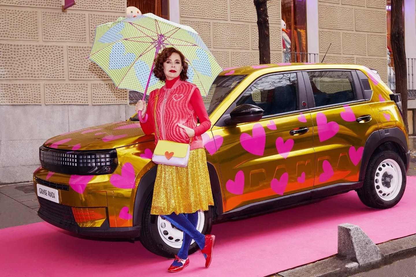 Agatha Ruiz de la Prada - coche corazones - rotulación de vehículos evento Innicia - impresión digital