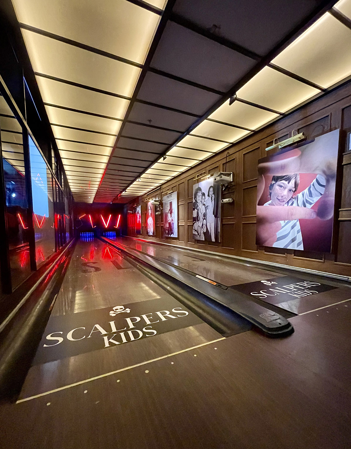 Montaje y decoración evento empresa Scalpers Inicia impresión digital