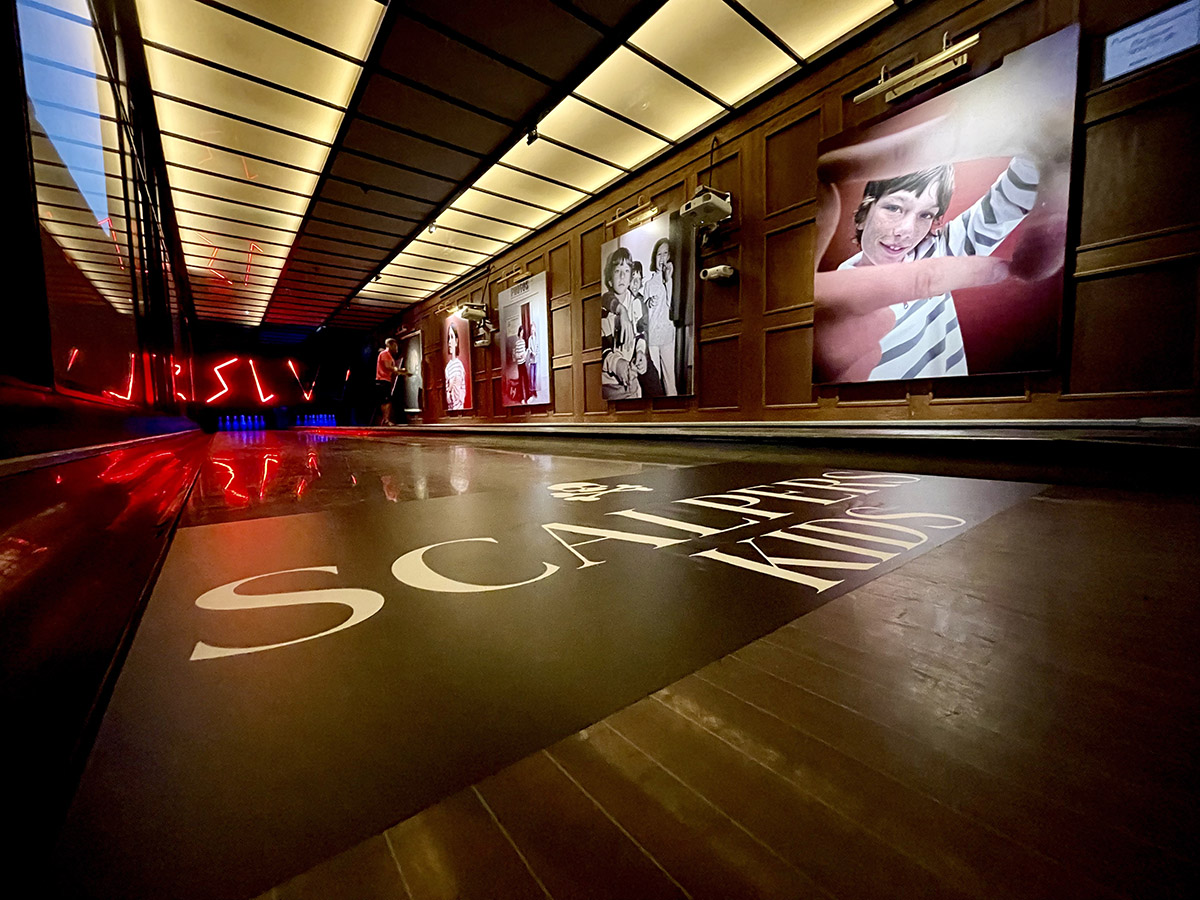 Montaje y decoración evento empresa Scalpers Inicia impresión digital