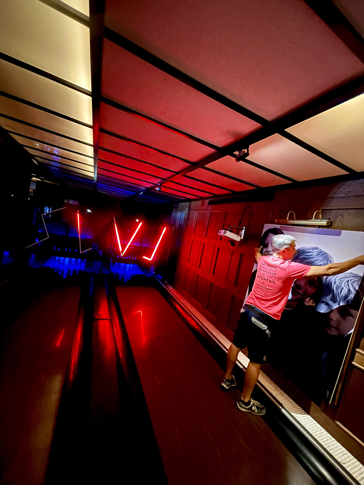 Montaje y decoración evento empresa Scalpers Inicia impresión digital