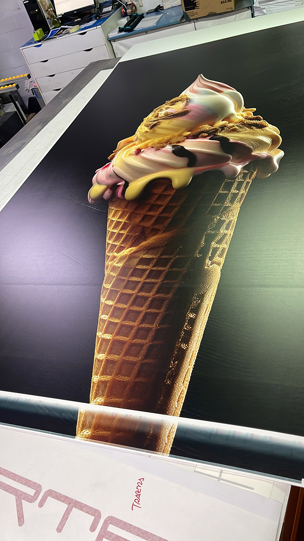 decoración entrada local heladería La Vespa Innicia Impresión 5