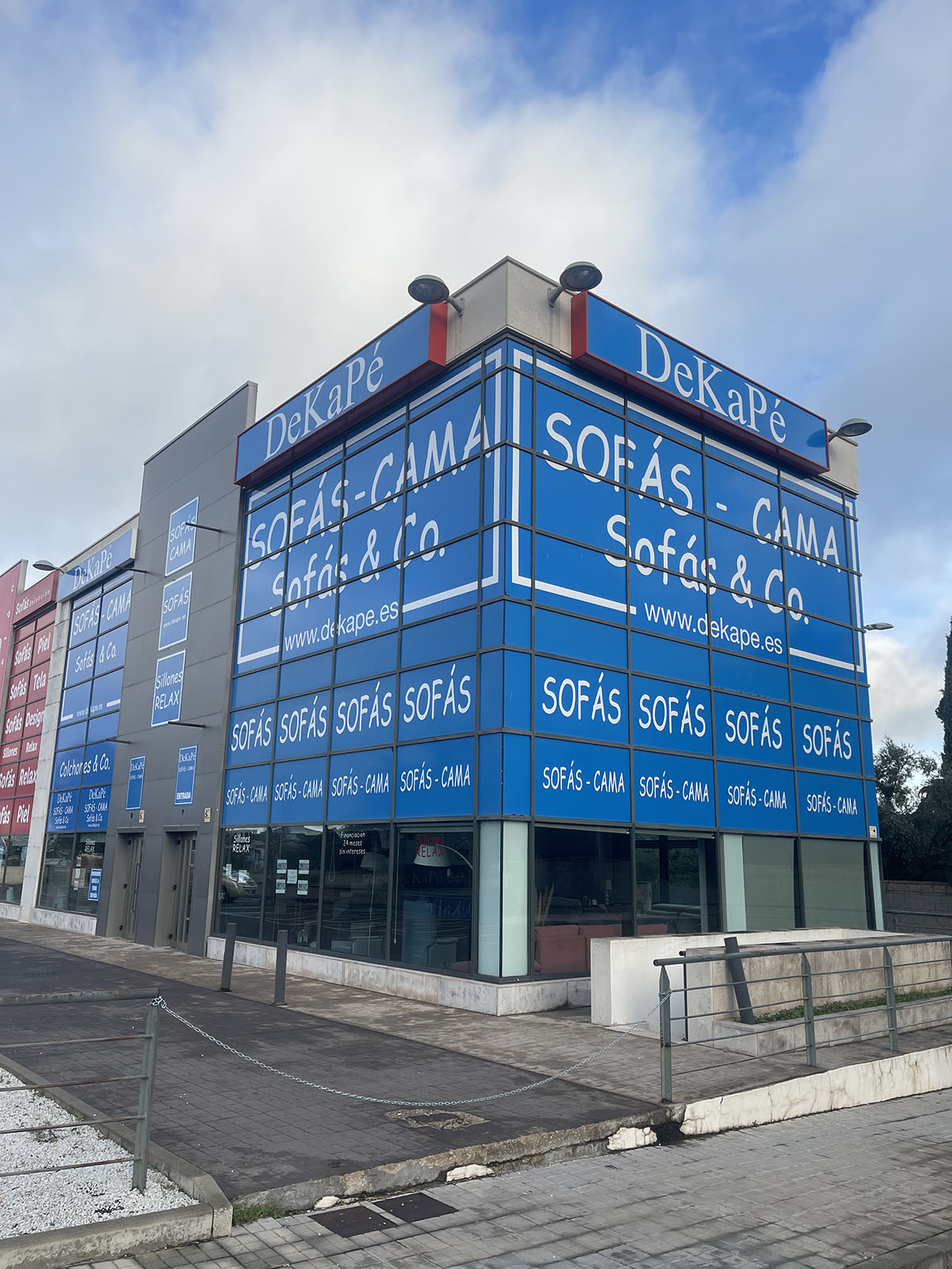 Recubrimiento exterior de edificio con vinilos poliméricos - Innicia impresión digital