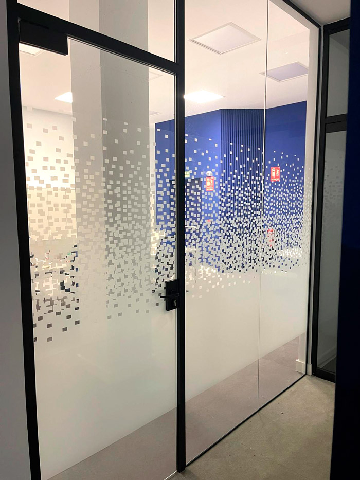window-decor-adhesivo-decorativo-cristal-Innicia-Impresion-Word-Aviation